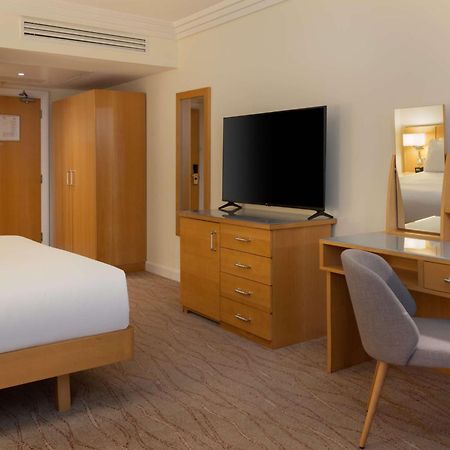 Hilton Dublin Airport Hotel Cloghran Exterior photo