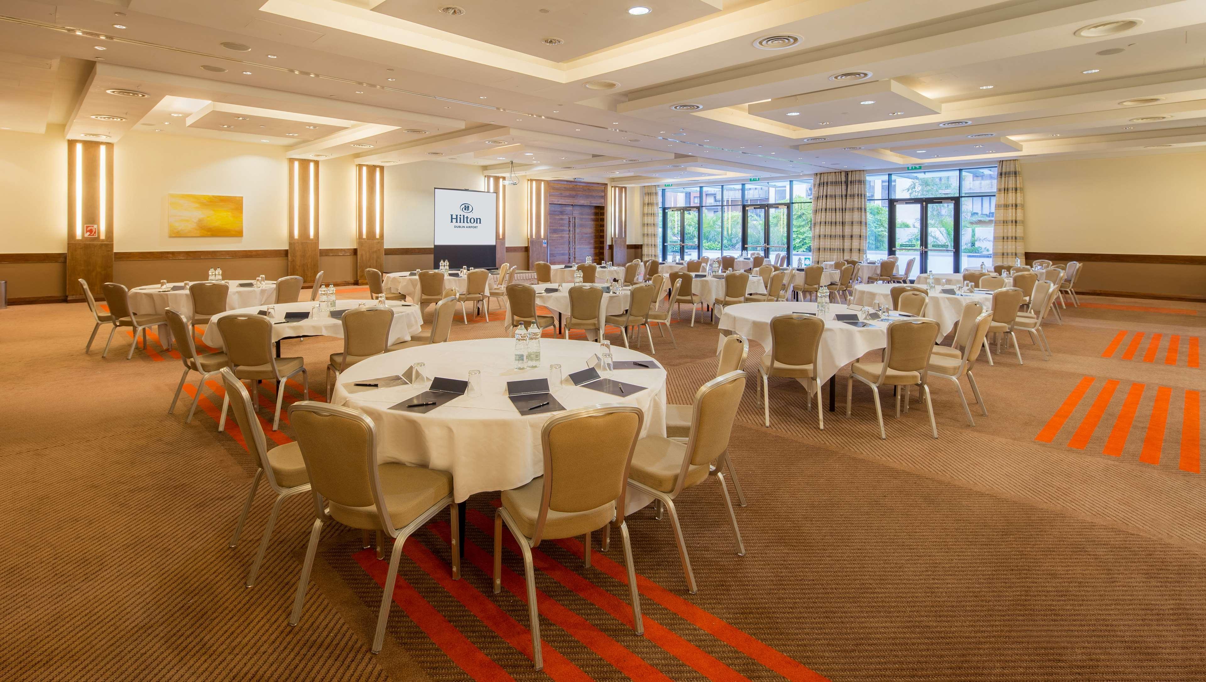 Hilton Dublin Airport Hotel Cloghran Exterior photo