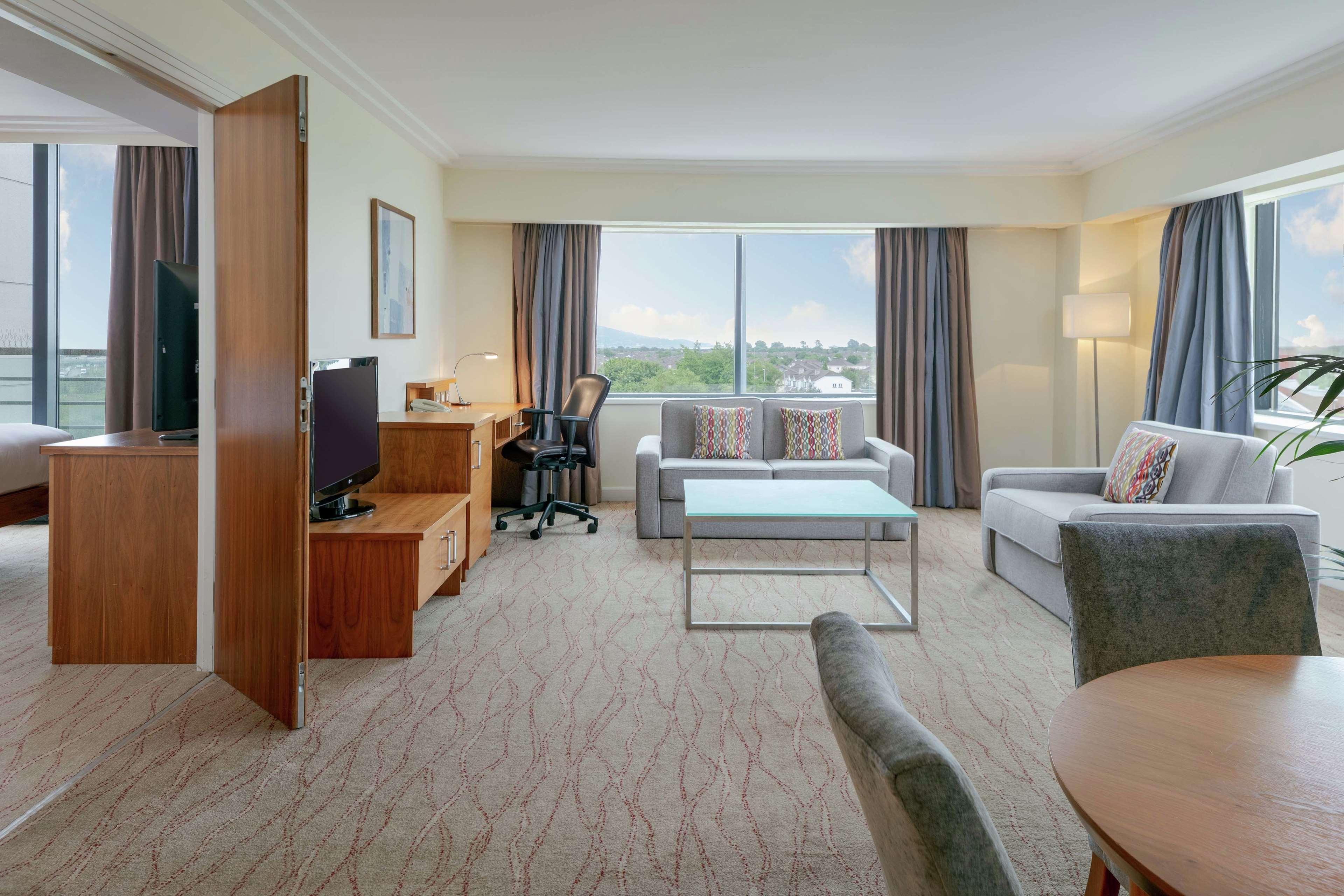 Hilton Dublin Airport Hotel Cloghran Exterior photo