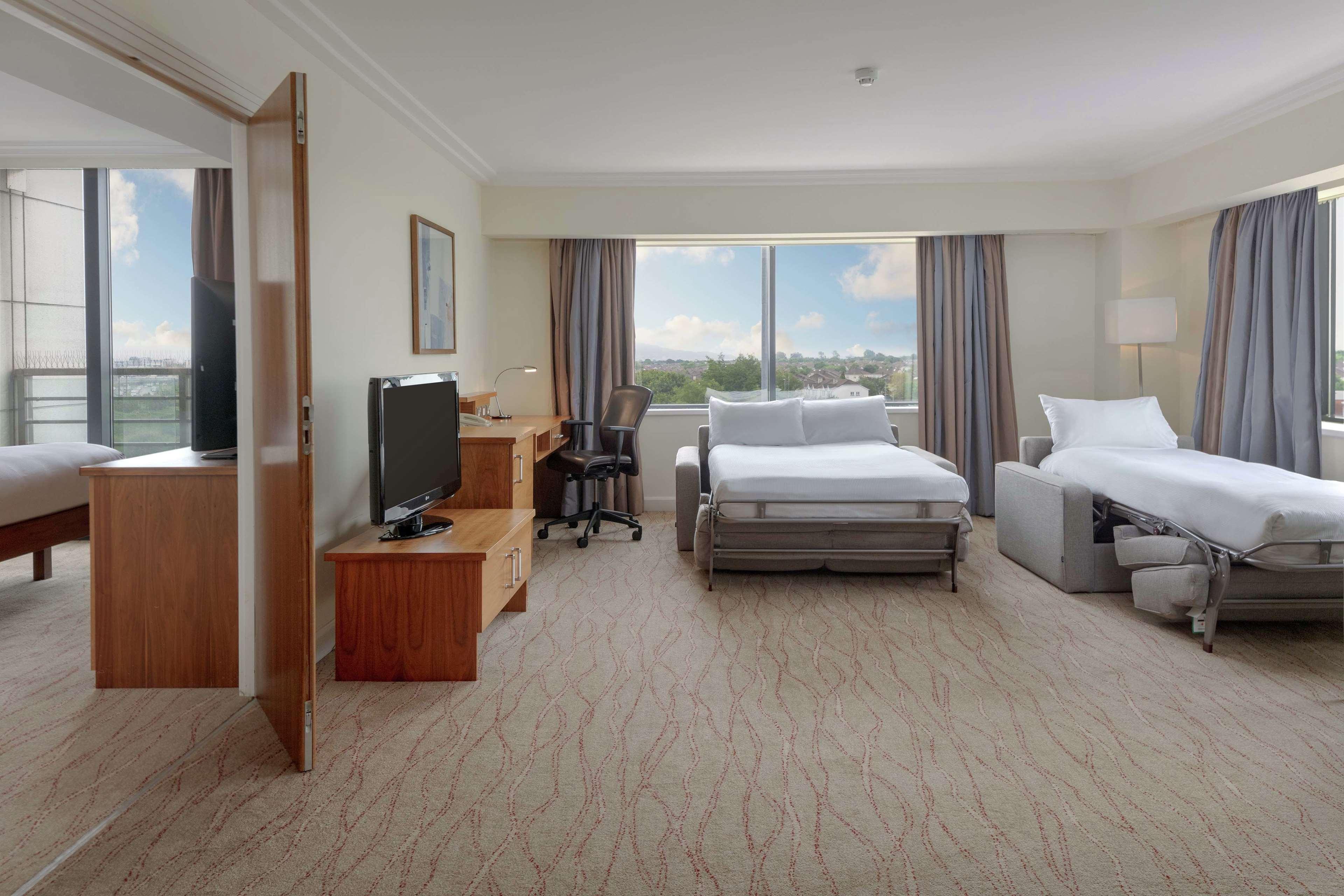 Hilton Dublin Airport Hotel Cloghran Exterior photo