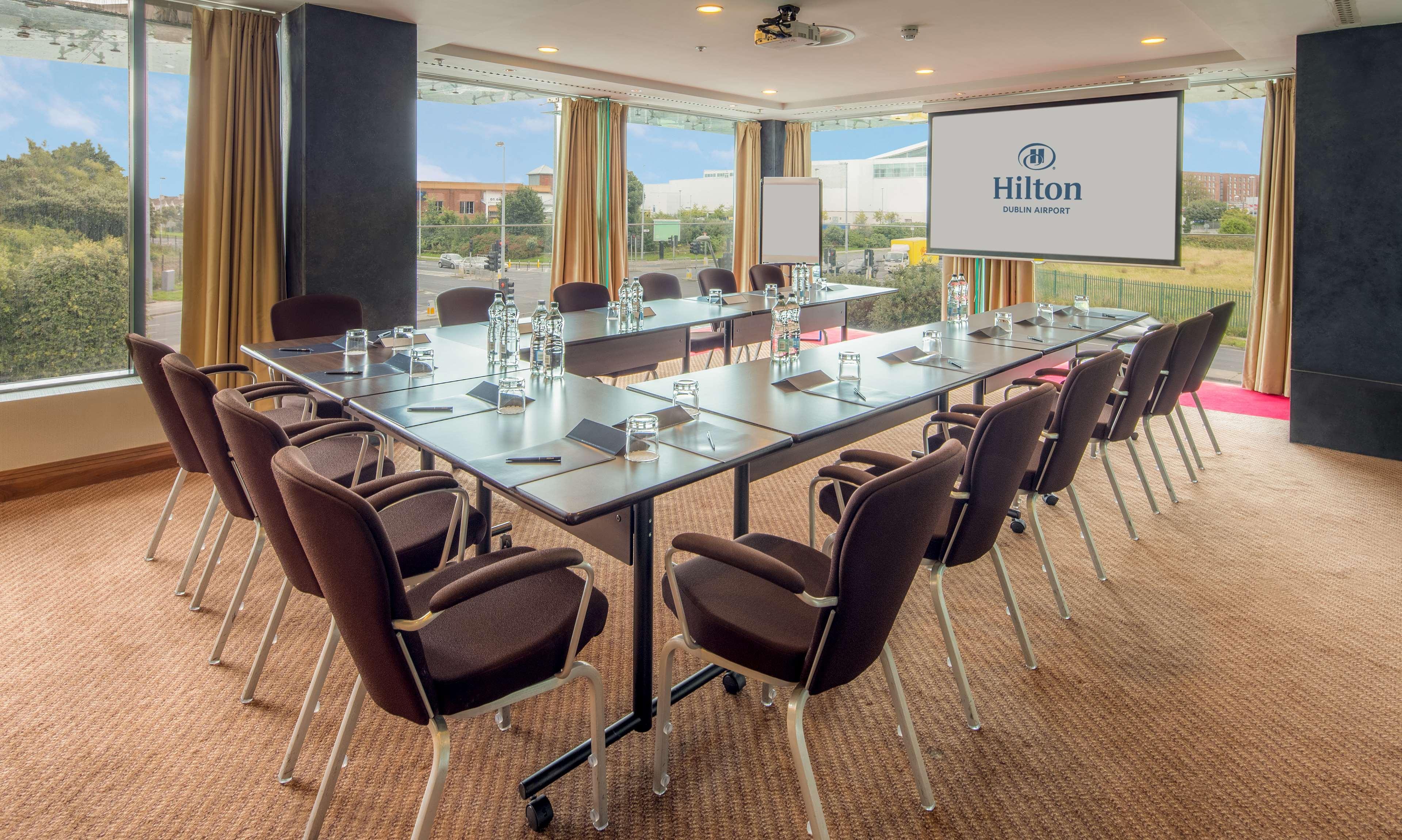 Hilton Dublin Airport Hotel Cloghran Exterior photo