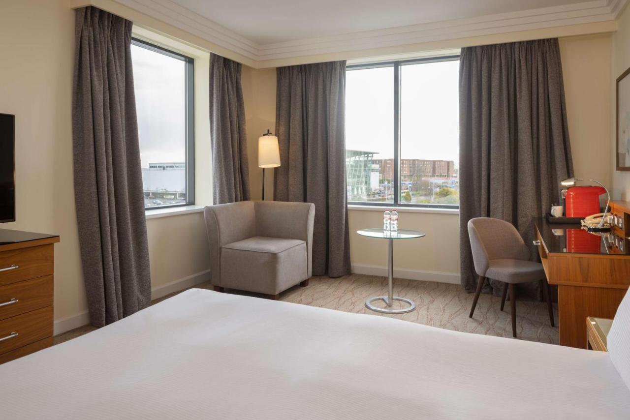 Hilton Dublin Airport Hotel Cloghran Exterior photo