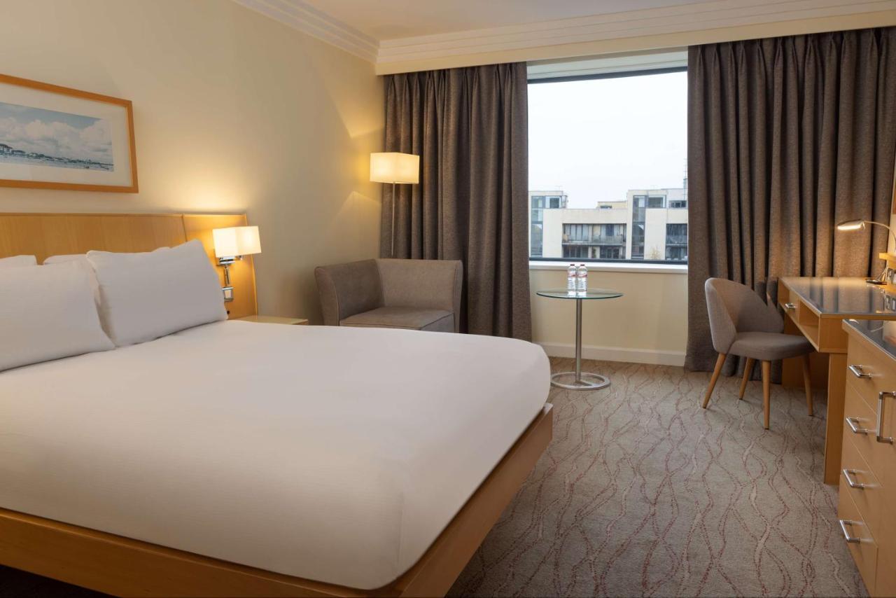 Hilton Dublin Airport Hotel Cloghran Exterior photo