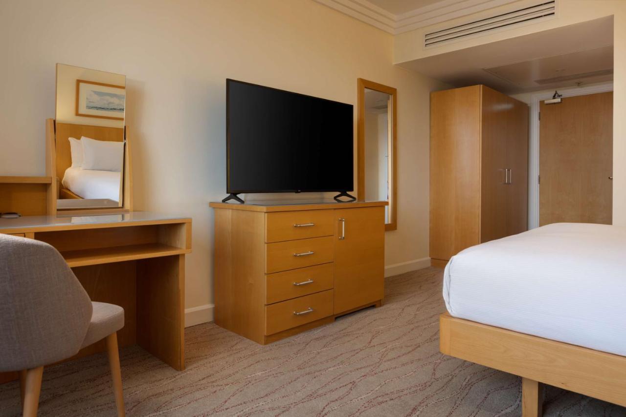 Hilton Dublin Airport Hotel Cloghran Exterior photo
