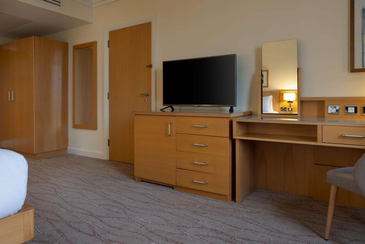 Hilton Dublin Airport Hotel Cloghran Exterior photo