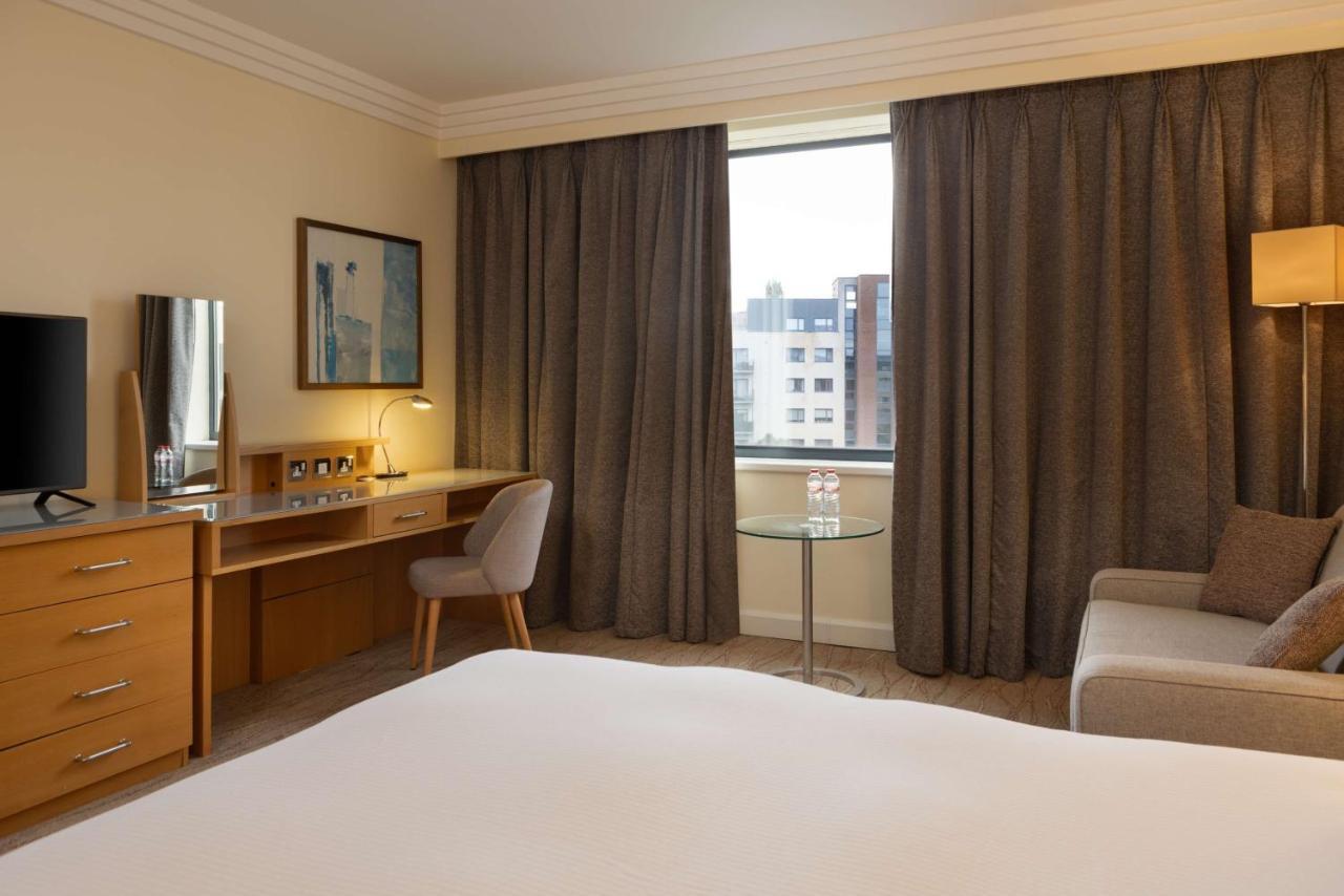 Hilton Dublin Airport Hotel Cloghran Exterior photo
