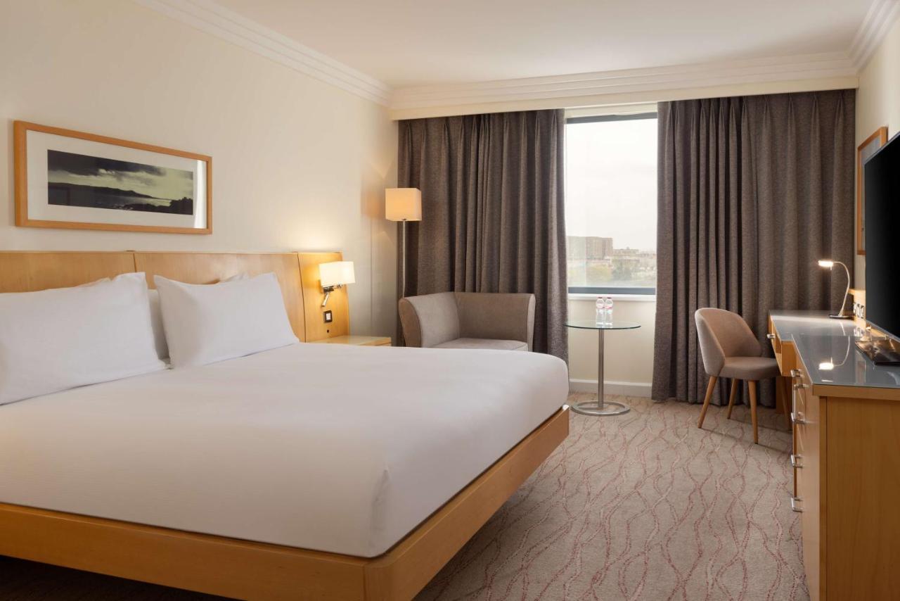 Hilton Dublin Airport Hotel Cloghran Exterior photo