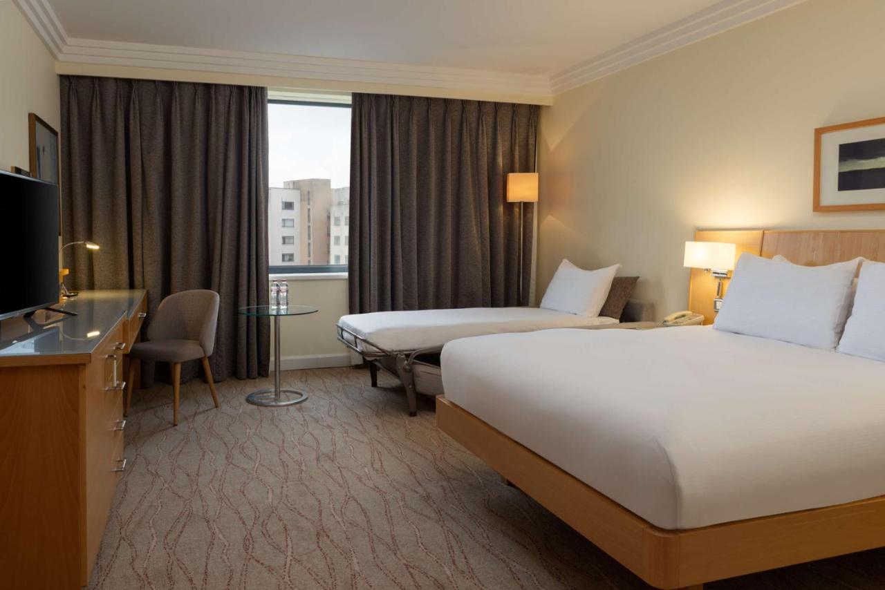 Hilton Dublin Airport Hotel Cloghran Exterior photo
