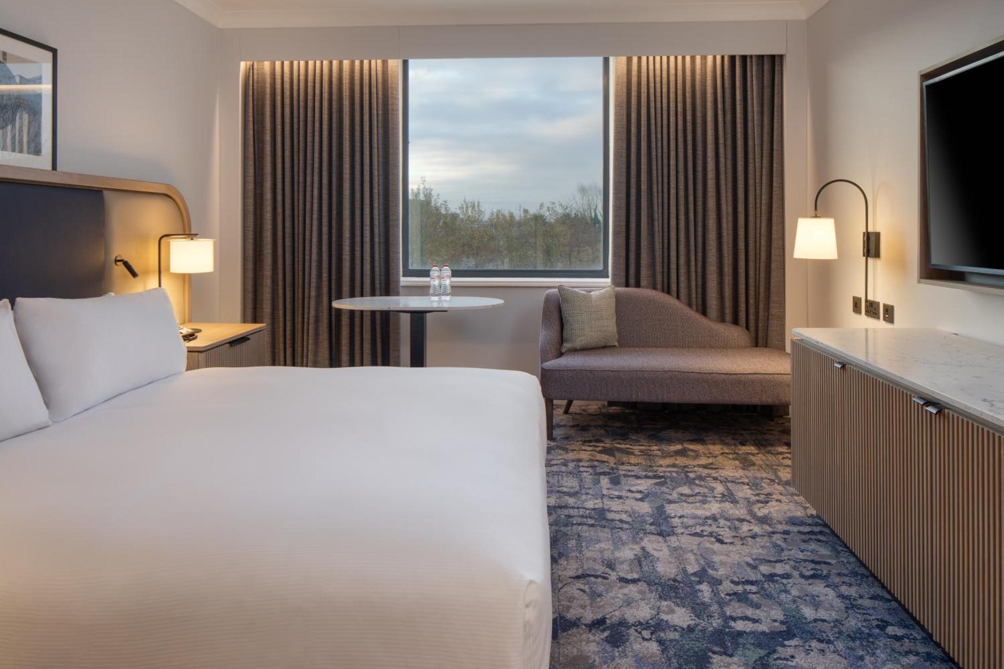 Hilton Dublin Airport Hotel Cloghran Exterior photo