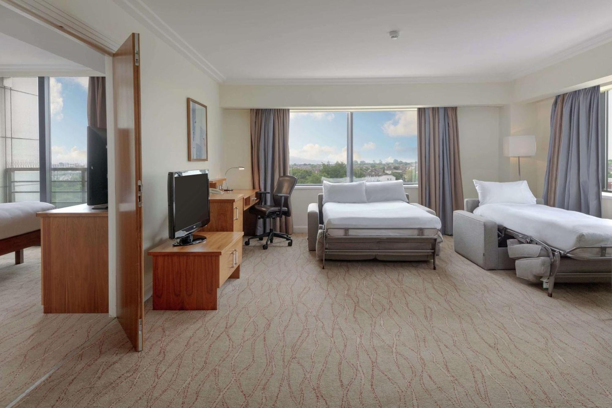 Hilton Dublin Airport Hotel Cloghran Exterior photo