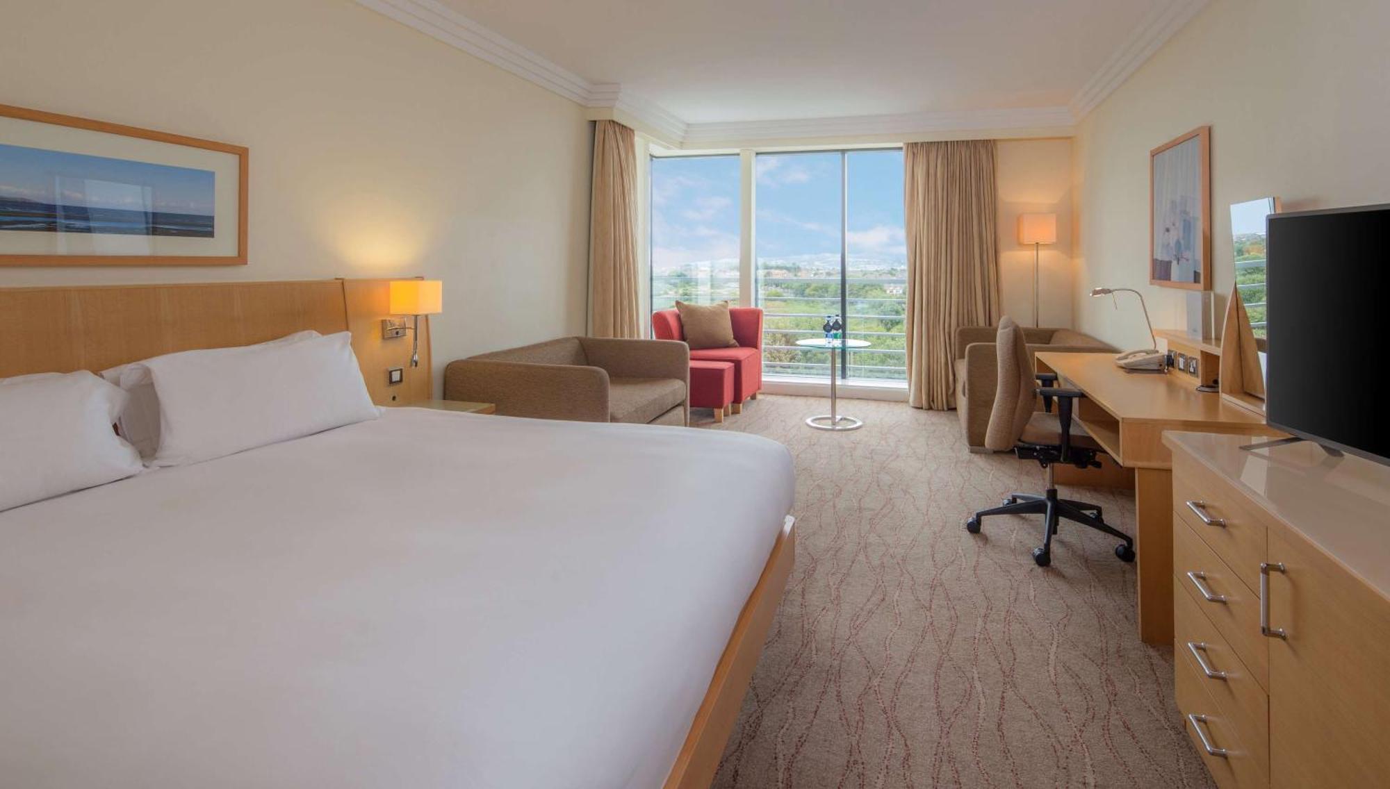 Hilton Dublin Airport Hotel Cloghran Exterior photo