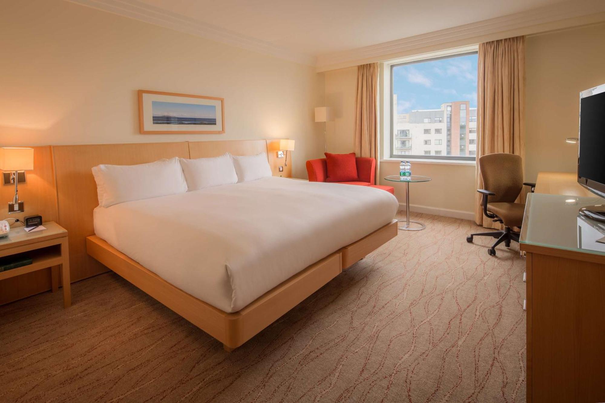 Hilton Dublin Airport Hotel Cloghran Exterior photo