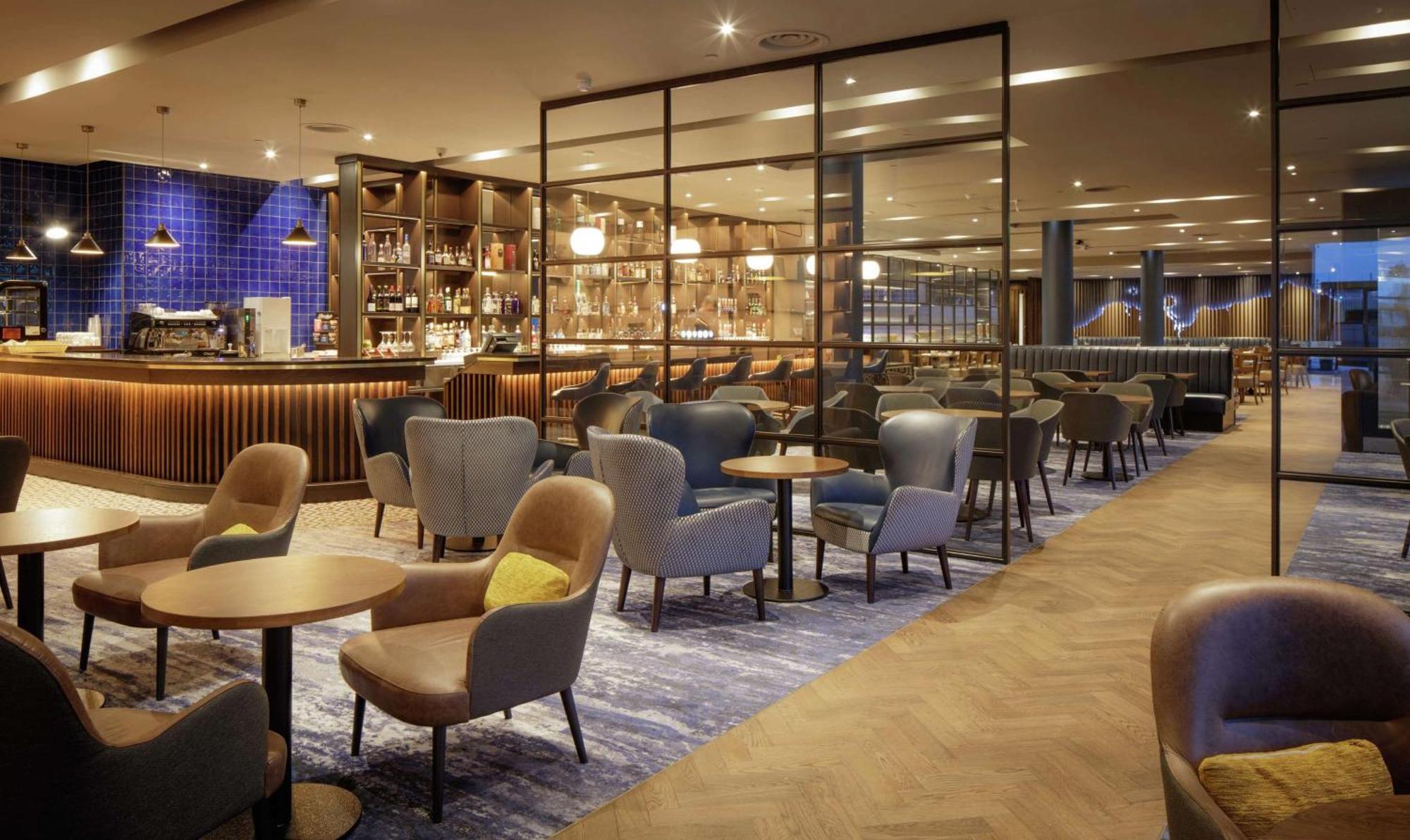 Hilton Dublin Airport Hotel Cloghran Exterior photo