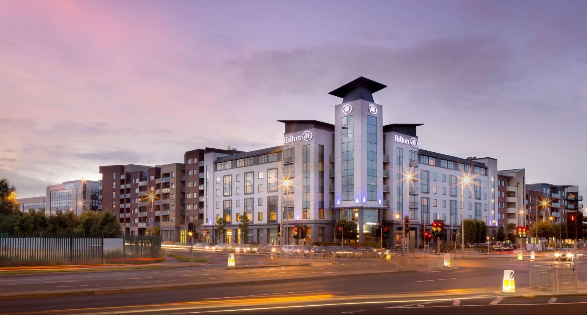 Hilton Dublin Airport Hotel Cloghran Exterior photo