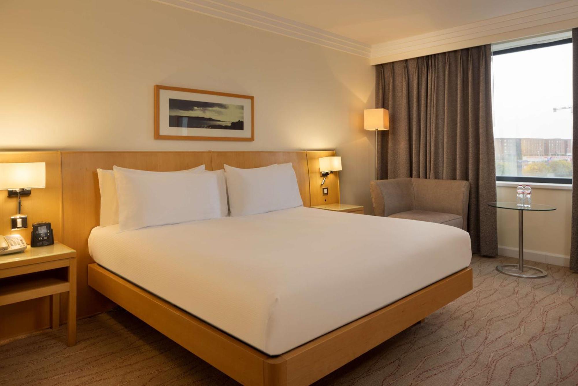 Hilton Dublin Airport Hotel Cloghran Exterior photo