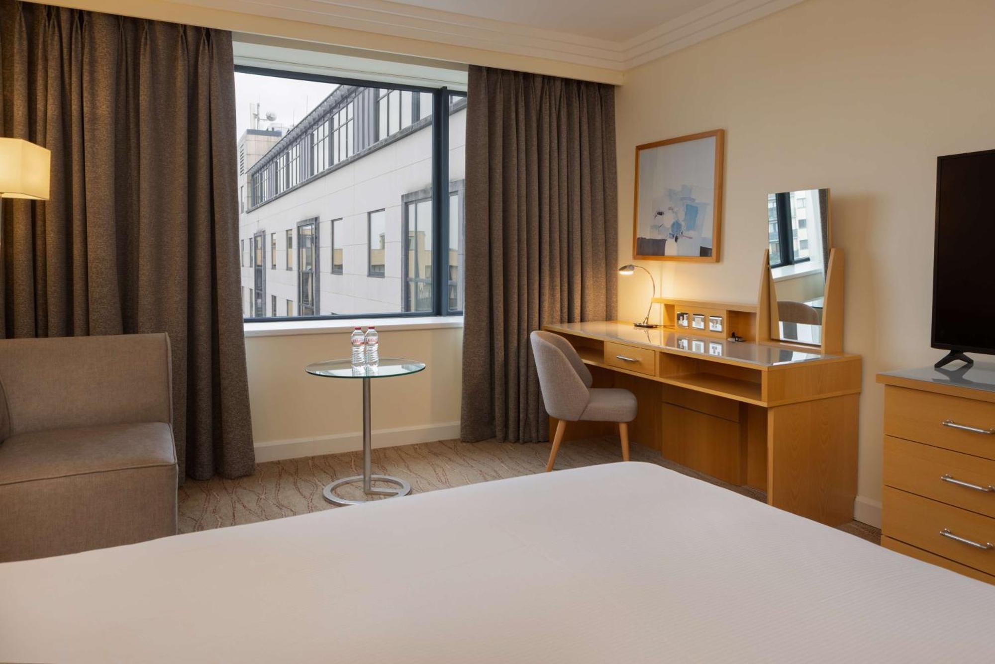 Hilton Dublin Airport Hotel Cloghran Exterior photo